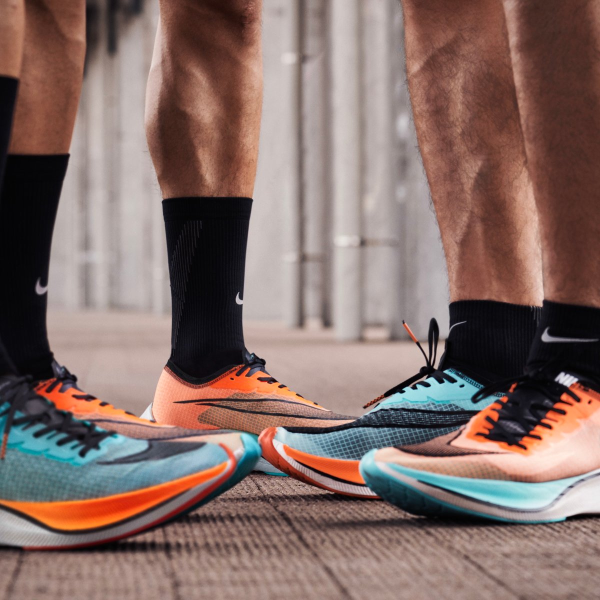 ナイキから駅伝コレクション登場、コースの山岳風景をイメージしたカラーに