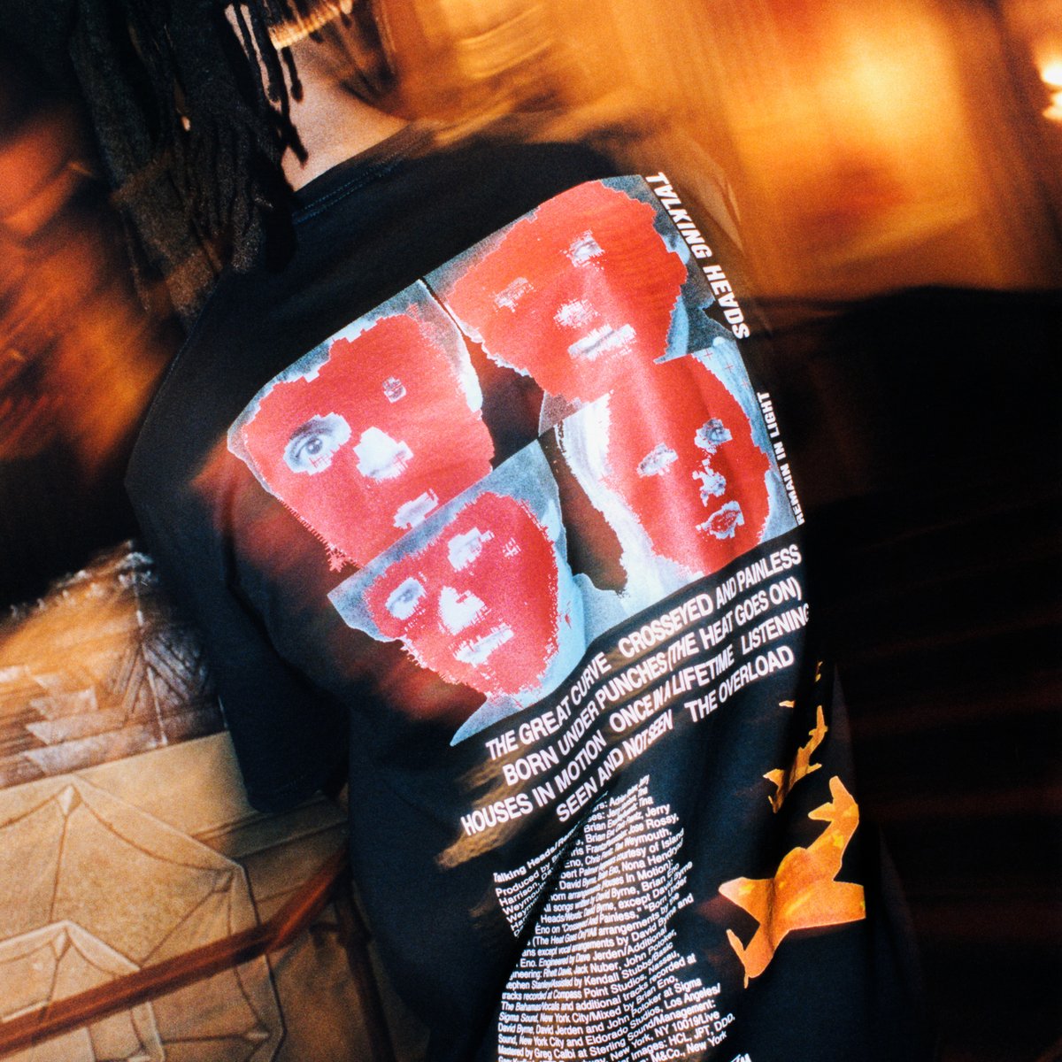 ステューシーがトーキング・ヘッズとコラボ 2種類のTシャツを発売