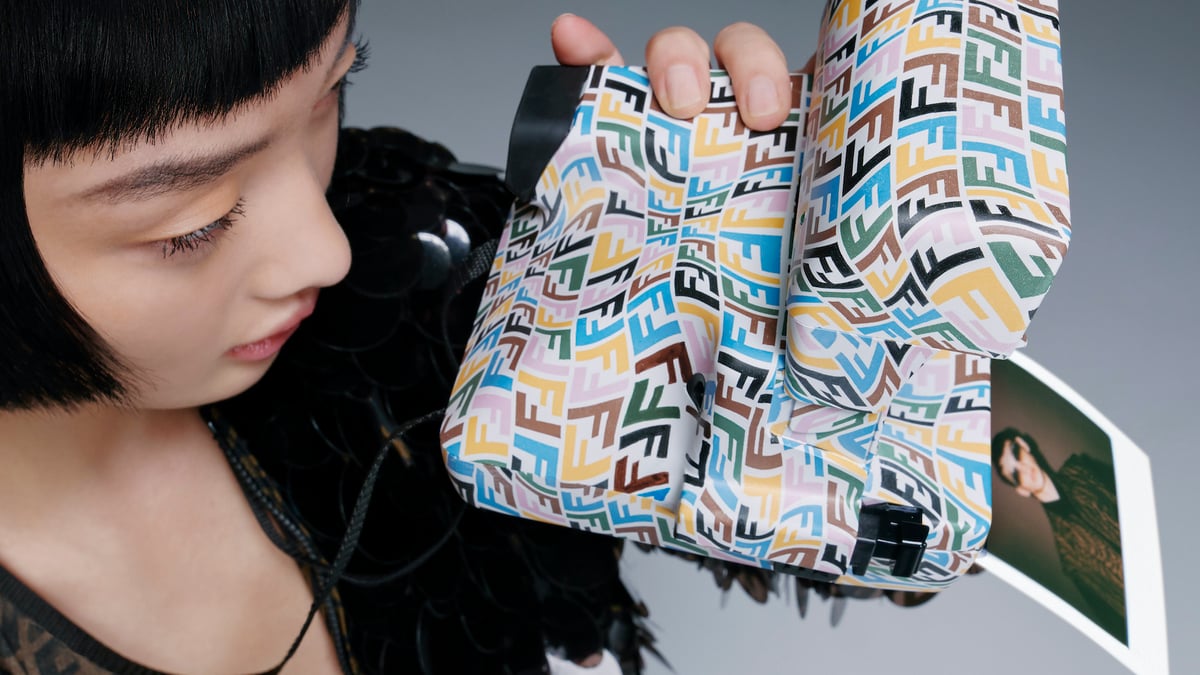 フェンディ」とコラボしたポラロイドカメラが登場、EC限定発売