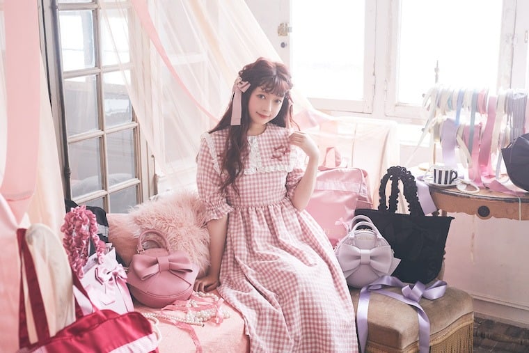 メゾン ド フルール」がロリータモデルの青木美沙子とコラボ、バッグと