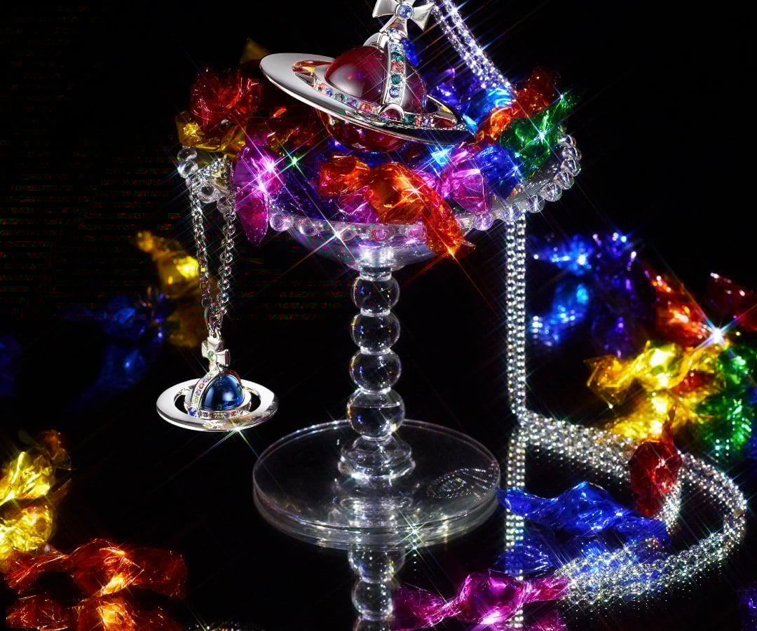 ヴィヴィアン・ウエストウッド、クリスマス限定「ORB PENDANT」を発売