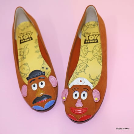 ダイアナがToy Storyシリーズ発売、苺の香りのロッツォサンダルも