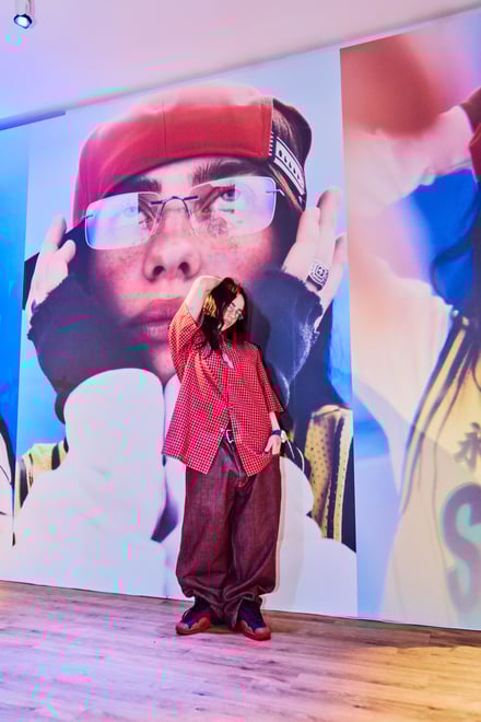 ビリー・アイリッシュが原宿で日本への愛を語る アメックス限定の特別