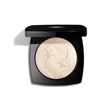 シャネルがロゴやカメリアなどをデザインしたハイライターを発売