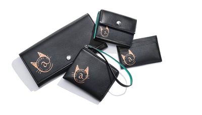 ティファニーがショッパーデザインのレザーバッグ発売、キャット