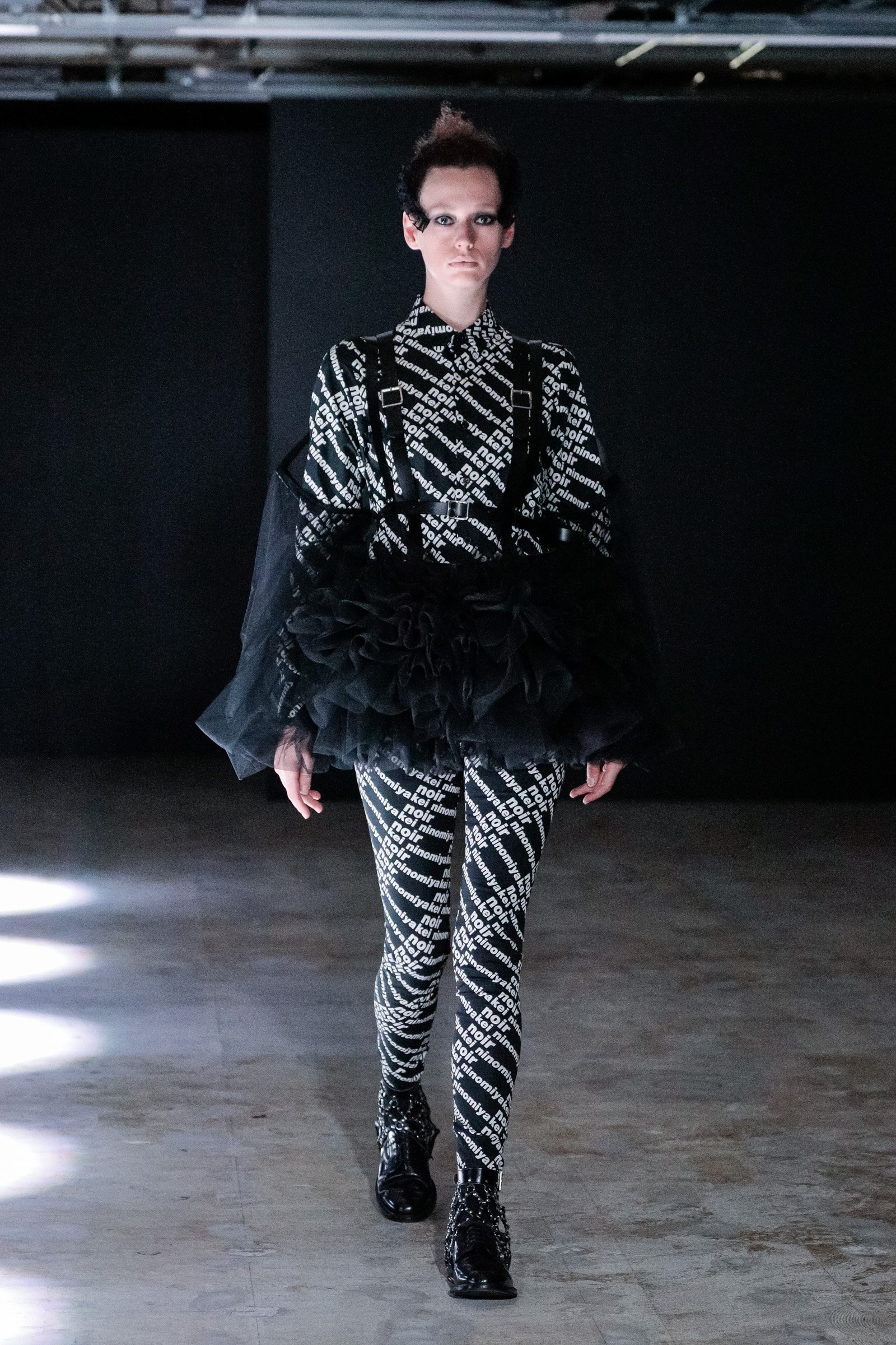 ノワール ケイ ニノミヤ」が作る骨組みのチュチュ ベージュが新たな