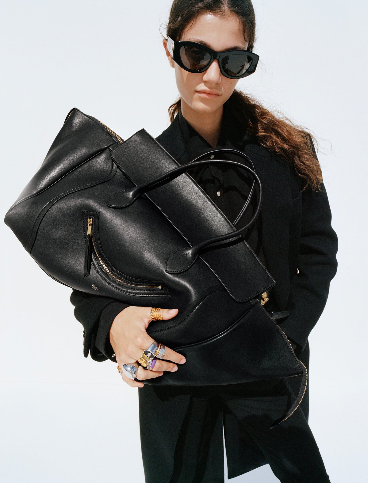 新生セリーヌ、マイケル・ライダーによる最初のバッグ「ニューラゲージ