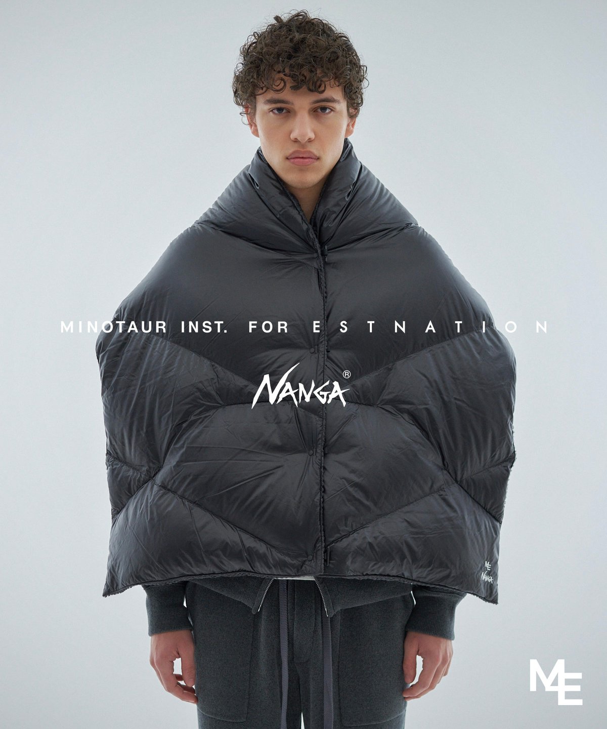 M4Eとナンガがコラボ 利便性の高いダウンポンチョマフラーを発売