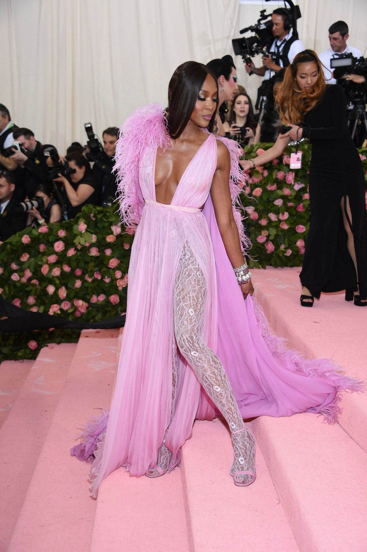 ヴァレンティノ」20AWキャンペーンはナオミやグウィネスら20人超が無償