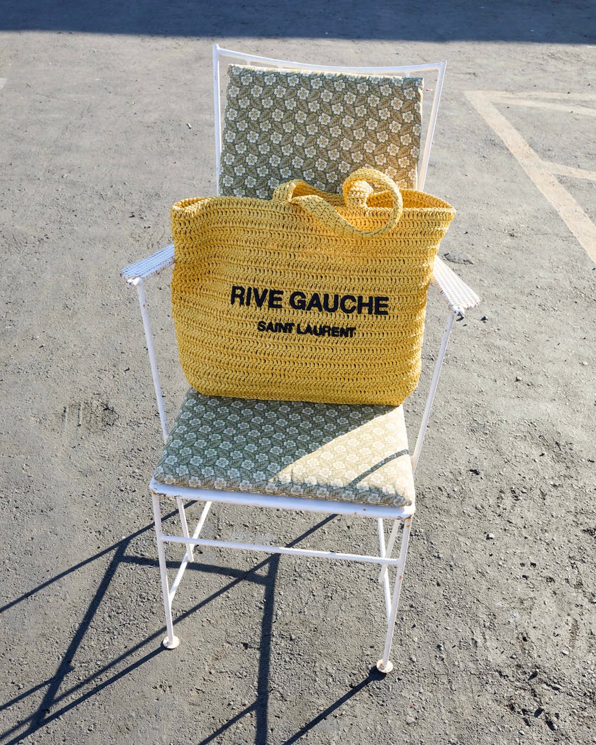 サンローランのカゴバッグ「ラフィア」夏の新色、ビビットイエローと