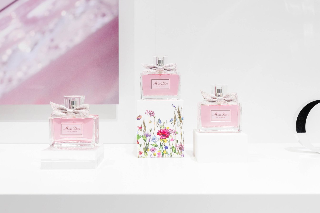 ミス ディオール」から花々が香る新作登場 ジャカード織りのカラフルな