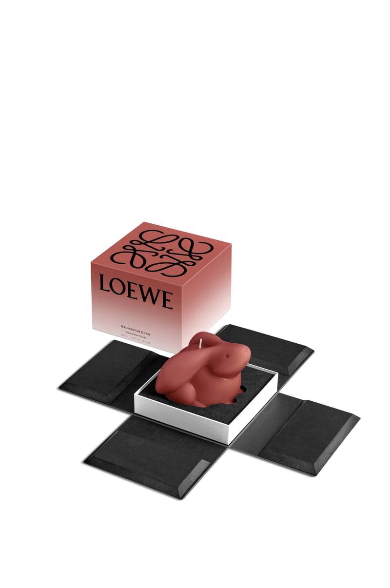 ロエベ フレグランスがうさぎ型のキャンドルを発売 新年を祝福