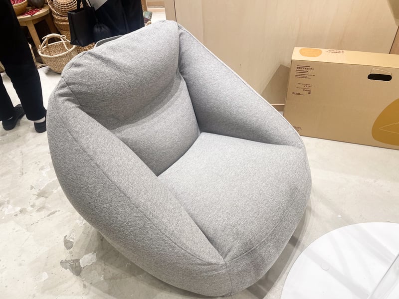 無印良品が「空気でできたソファ」を発売 「体にフィットするソファ