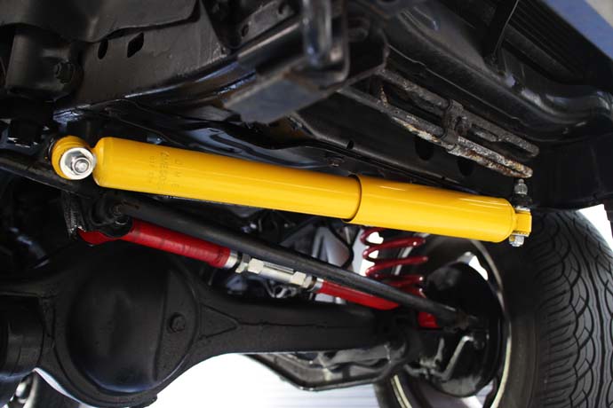 ランクル80のステアリングダンパーの取り付け - カー用品持込取り付け