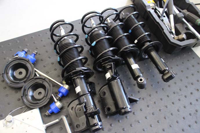 86 ZN6前期のサスペンションを後期の純正サスペンションに交換 - カー