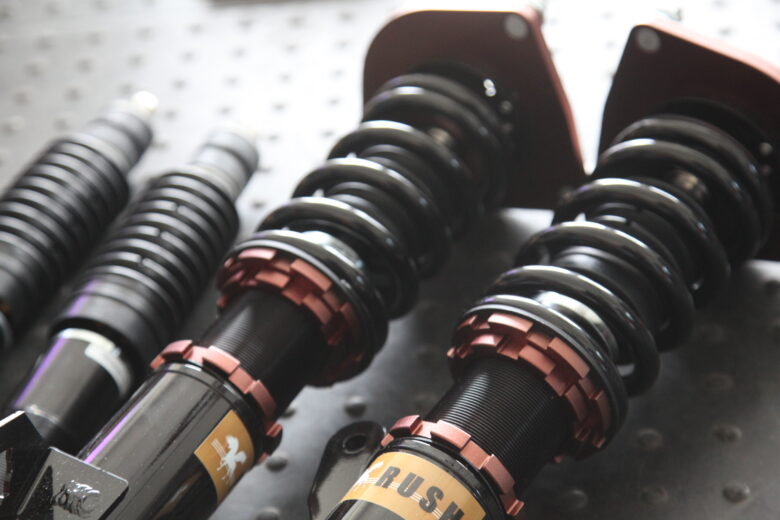 キューブ Z12 RUSH車高調取り付けと四輪アライメント - カー用品持込