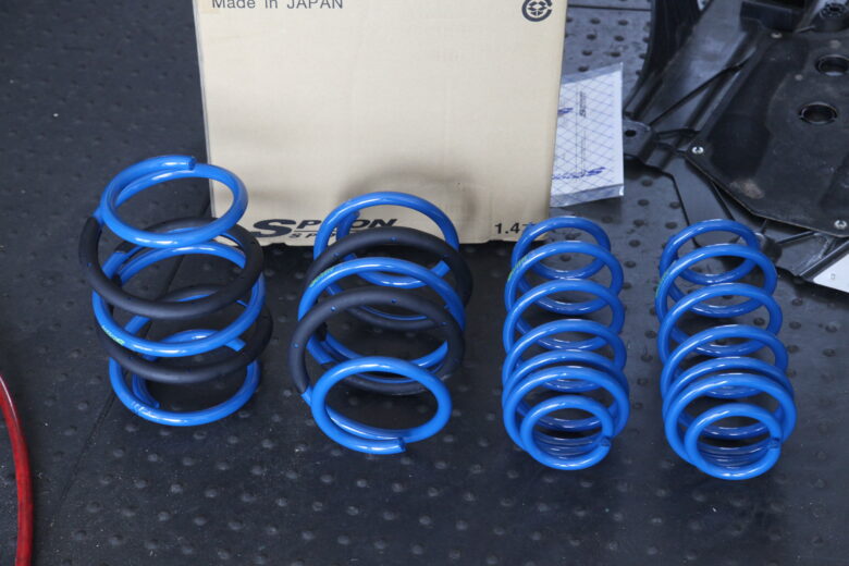 シビック FK7 SPOONダウンサス取り付けと四輪アライメント - カー用品