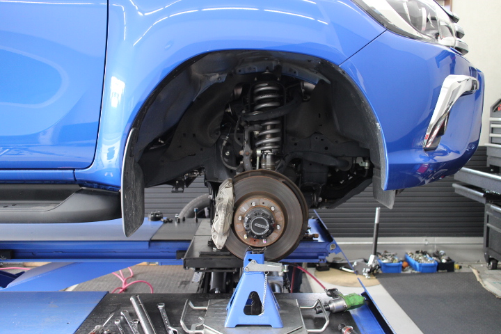 ハイラックス GUN125 JAOSブロック取り付け 四輪アライメント調整