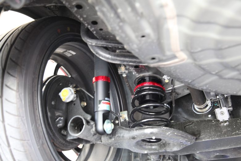 NOTE E12 ニスモ ブリッツ車高調取り付け 四輪アライメント調整 - カー