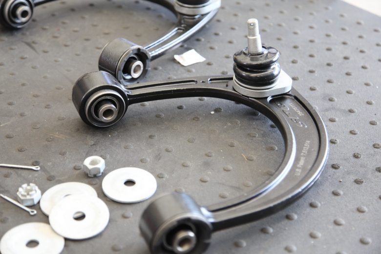 プラド GDJ150W アムテックスアッパーアーム交換 四輪アライメント調整