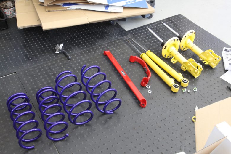 CX-8 KYBローファースポーツキット取り付け 四輪アライメント調整