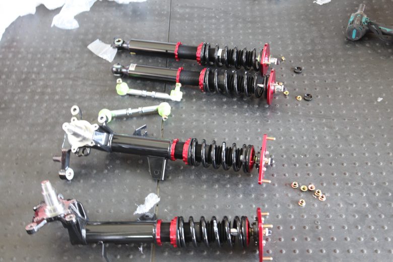 Y33 シーマ ラルグス車高調取り付けと四輪アライメント調整 - カー用品