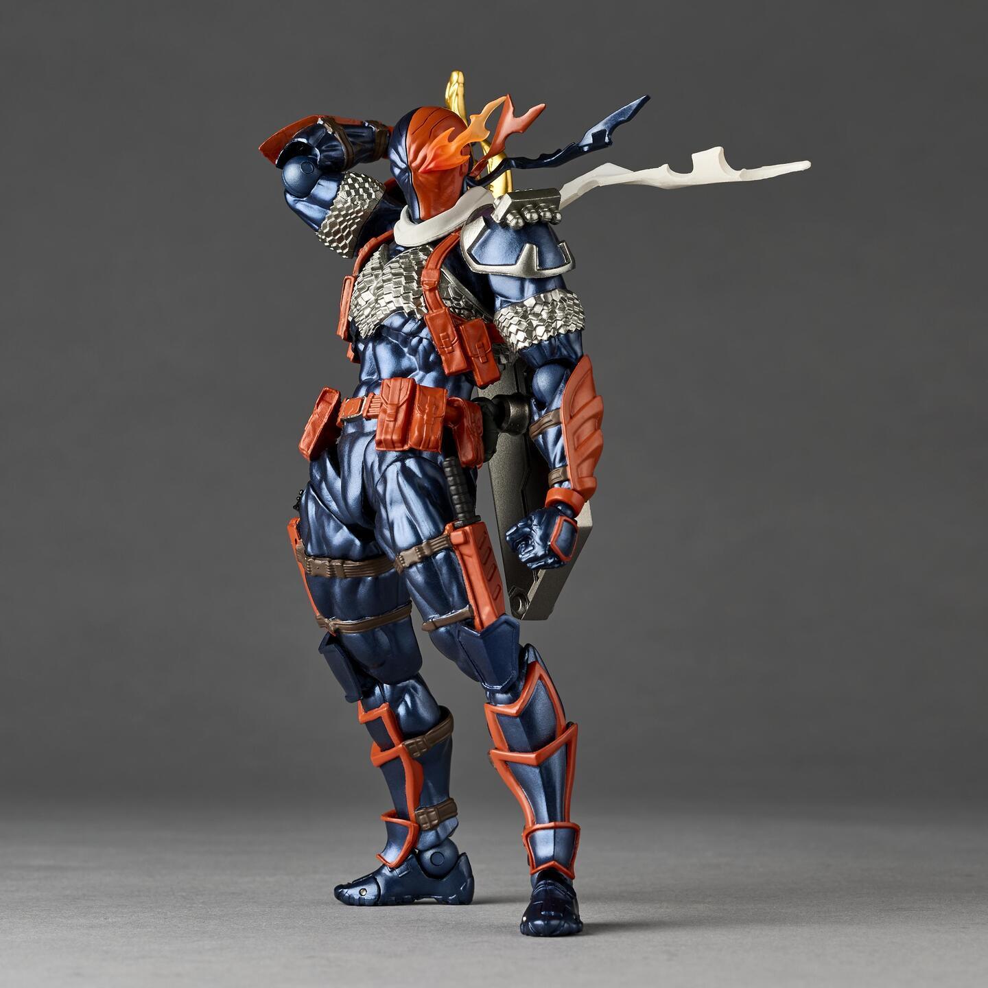 DC最強の暗殺者デスストロークのアクションフィギュアがバージョン