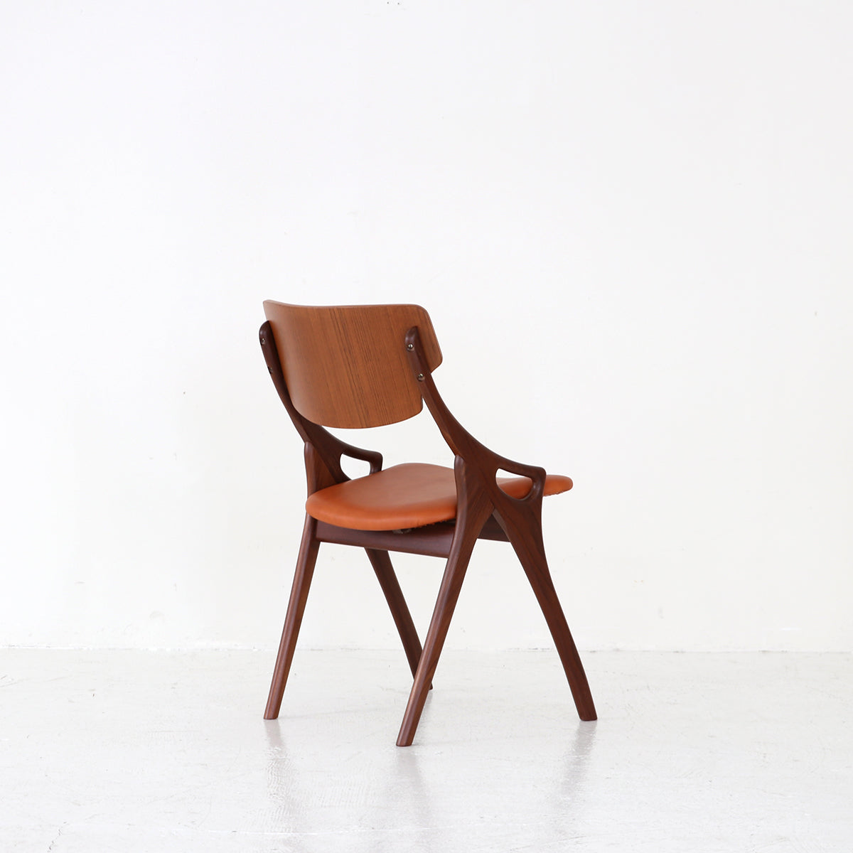 Dining chair / Arne Hovmand Olsen – FILM