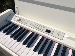 スリムタイプ電子ピアノ コルグ LP-380WH 32,000円