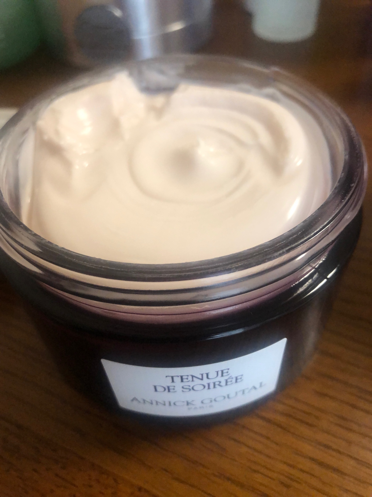 グタール / トゥニュ ドゥ ソワレ ボディクリームの公式商品情報｜美容