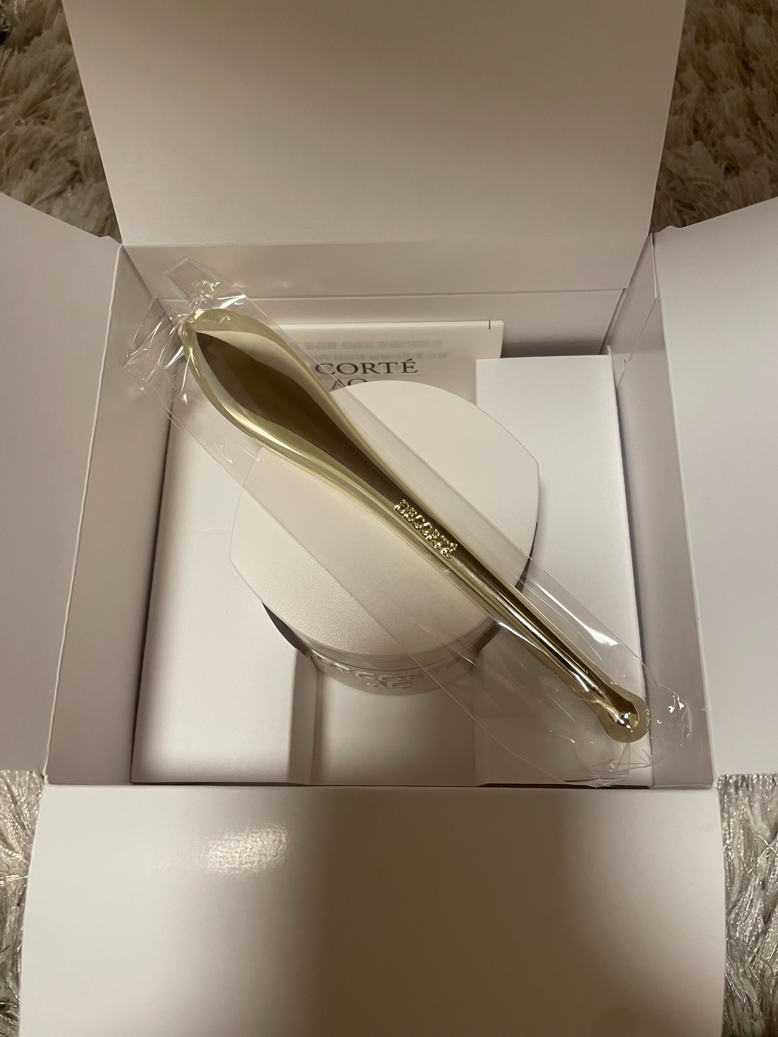 コスメデコルテ / AQ コンセントレイト ネッククリームの公式商品情報