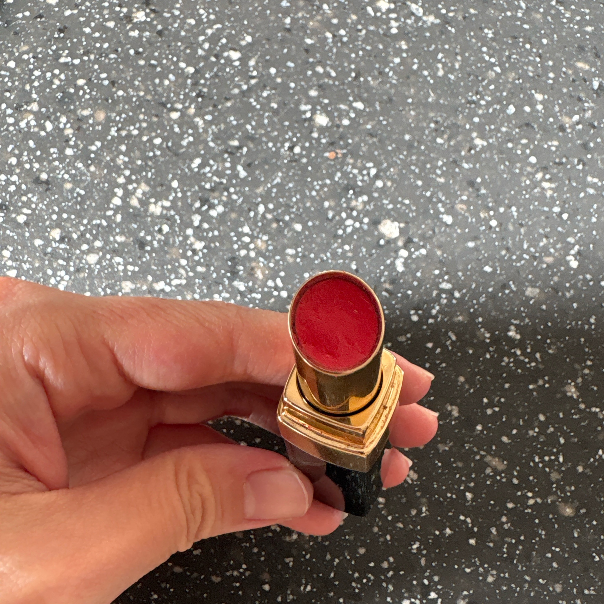 シャネル / ルージュ ココ シャイン 97 デザンヴォルトの公式商品情報