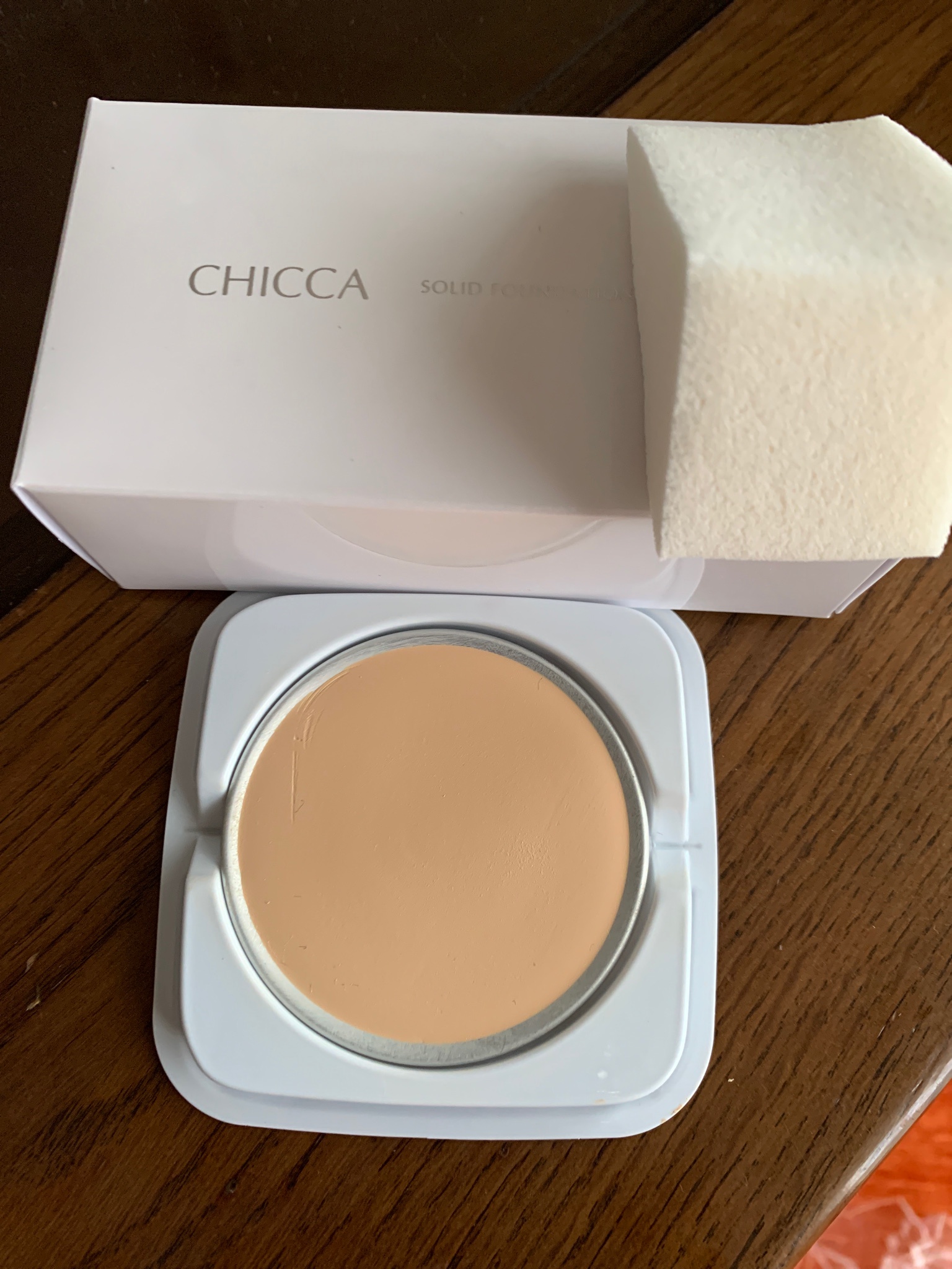 CHICCA(キッカ) / フローレスグロウ ソリッドファンデーションの公式