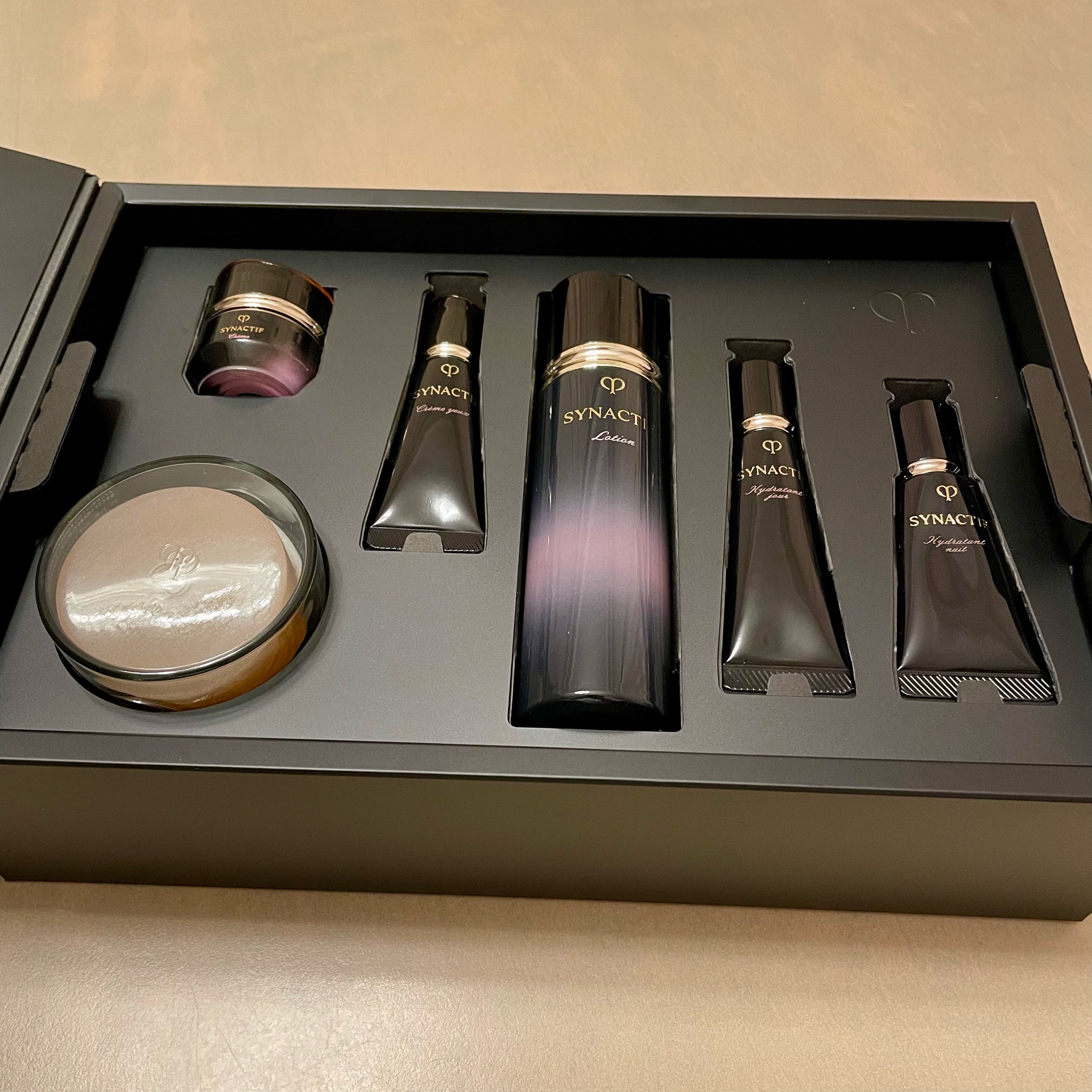 クレ・ド・ポー ボーテ シナクティフ / コフレ シナクティフ 2025