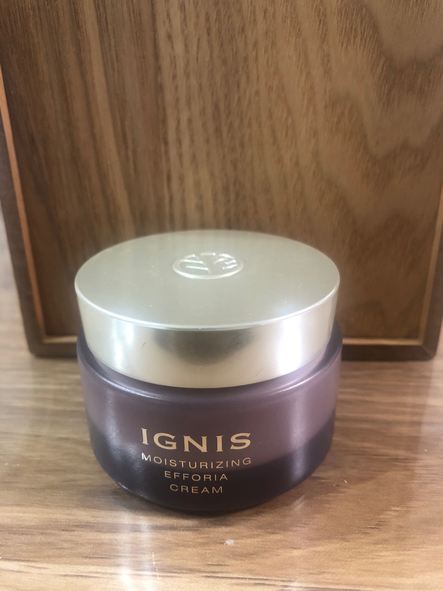 イグニス / モイスチュアライジング エフフォーリア クリームの公式