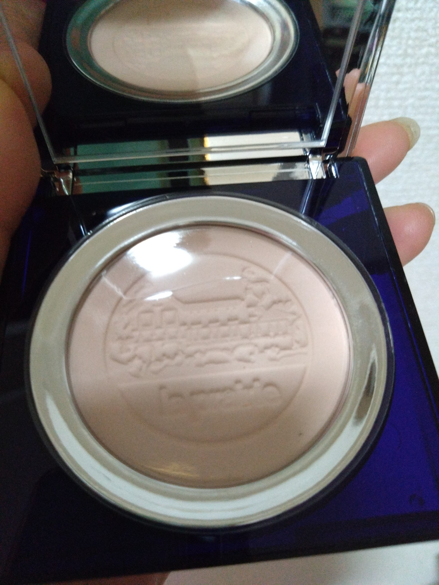 ラ・プレリー / SC パウダー ファンデーション NC-05・ペタルの公式