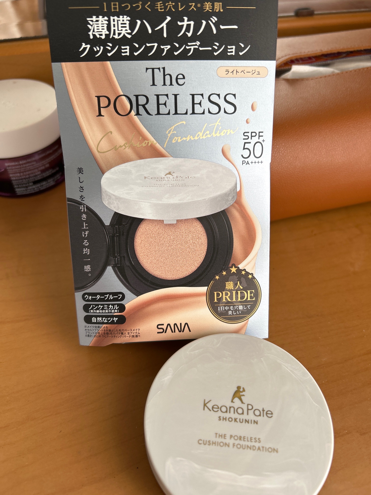 毛穴パテ職人 / ポアレス クッションファンデーション 01：ライト