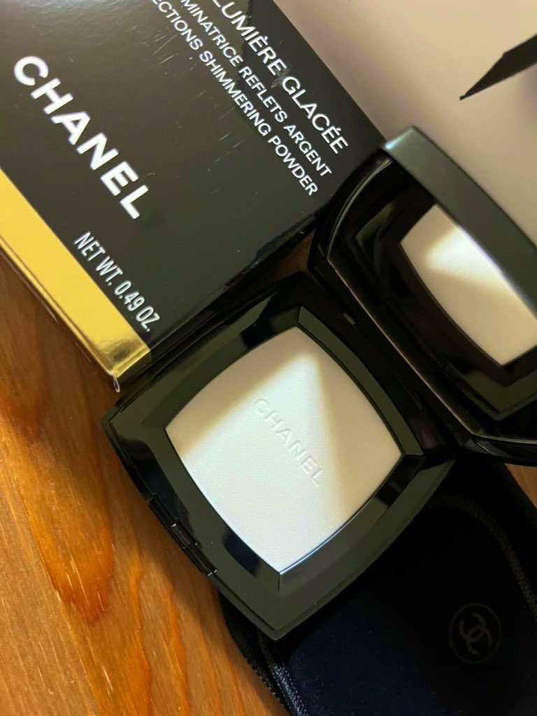 シャネル / プードゥル ルミエール グラッセ 14gの公式商品情報｜美容