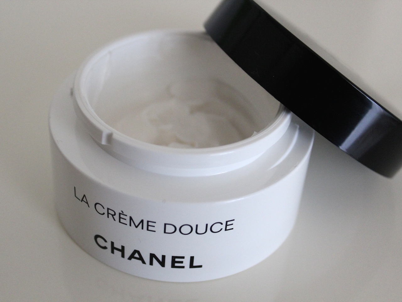 シャネル / ラ クレーム ドゥースの公式商品情報｜美容・化粧品情報は