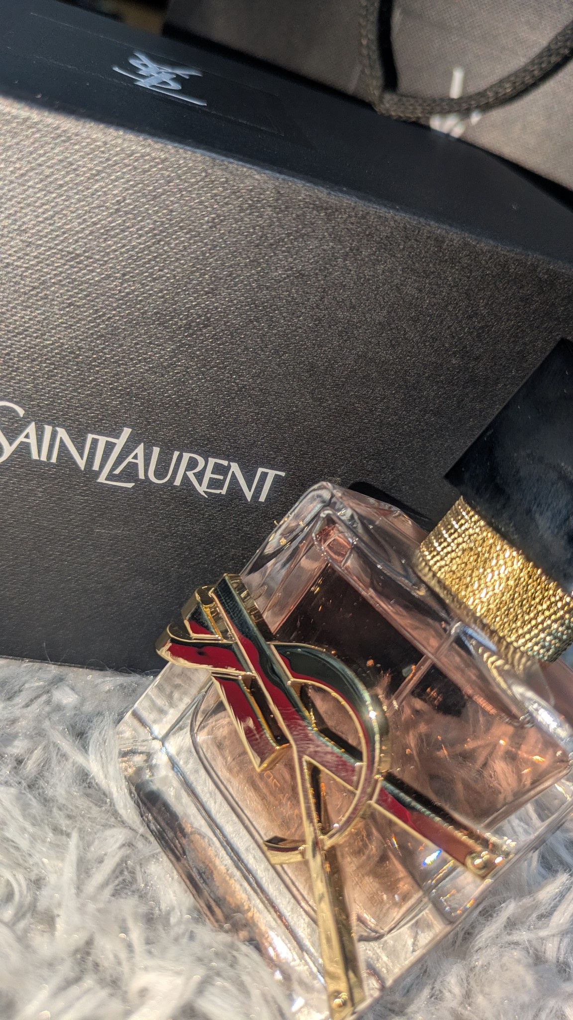 イヴ・サンローラン / リブレ オーデパルファム フローラル 30mLの公式