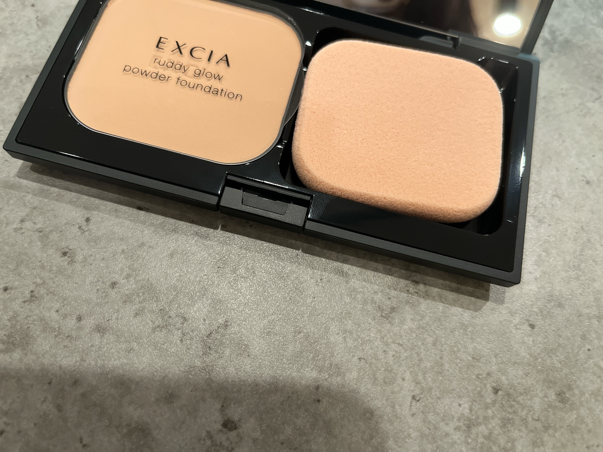 アルビオン / エクシア ラディグロウ パウダー ファンデーションの公式