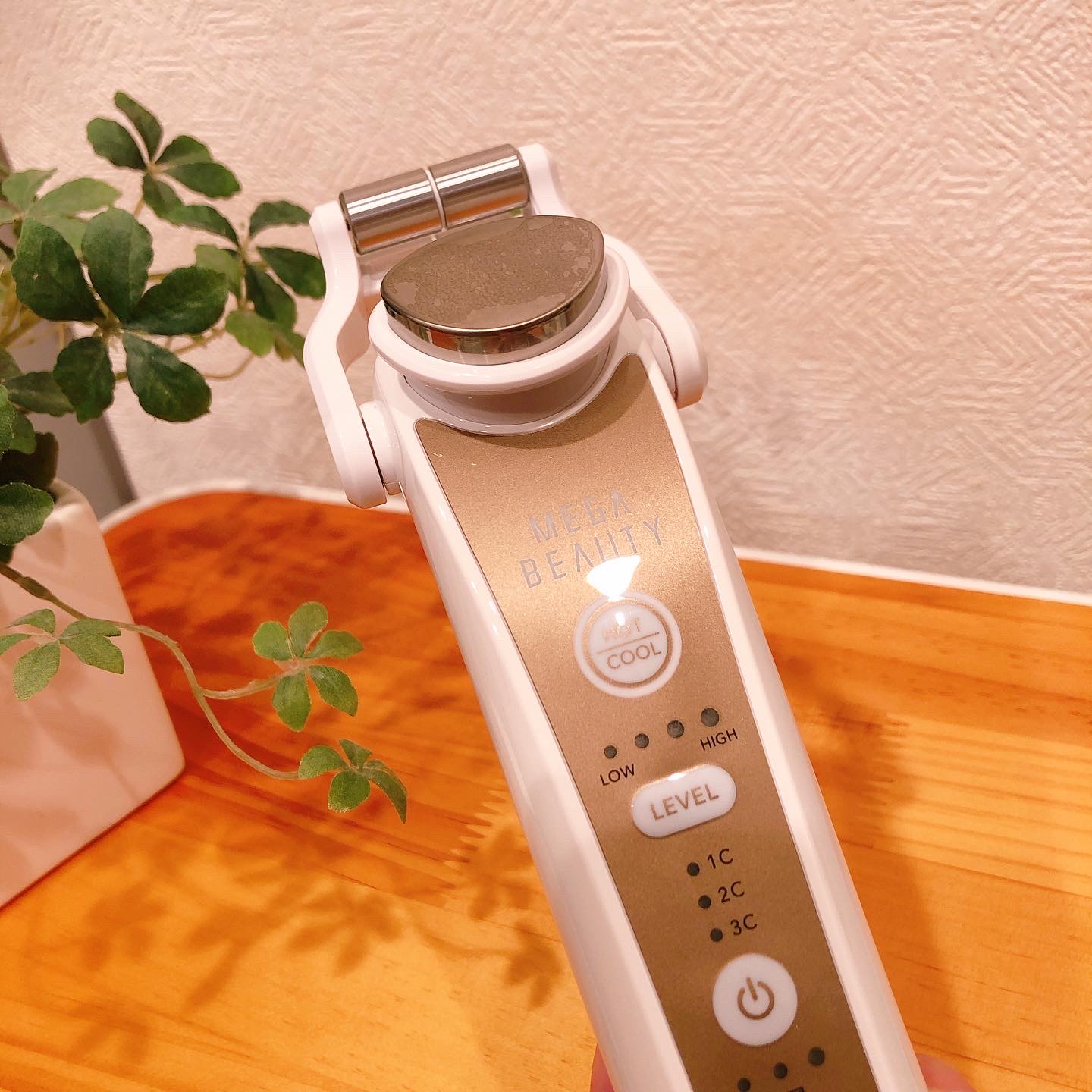 ナリス / メガビューティの公式商品情報｜美容・化粧品情報はアットコスメ