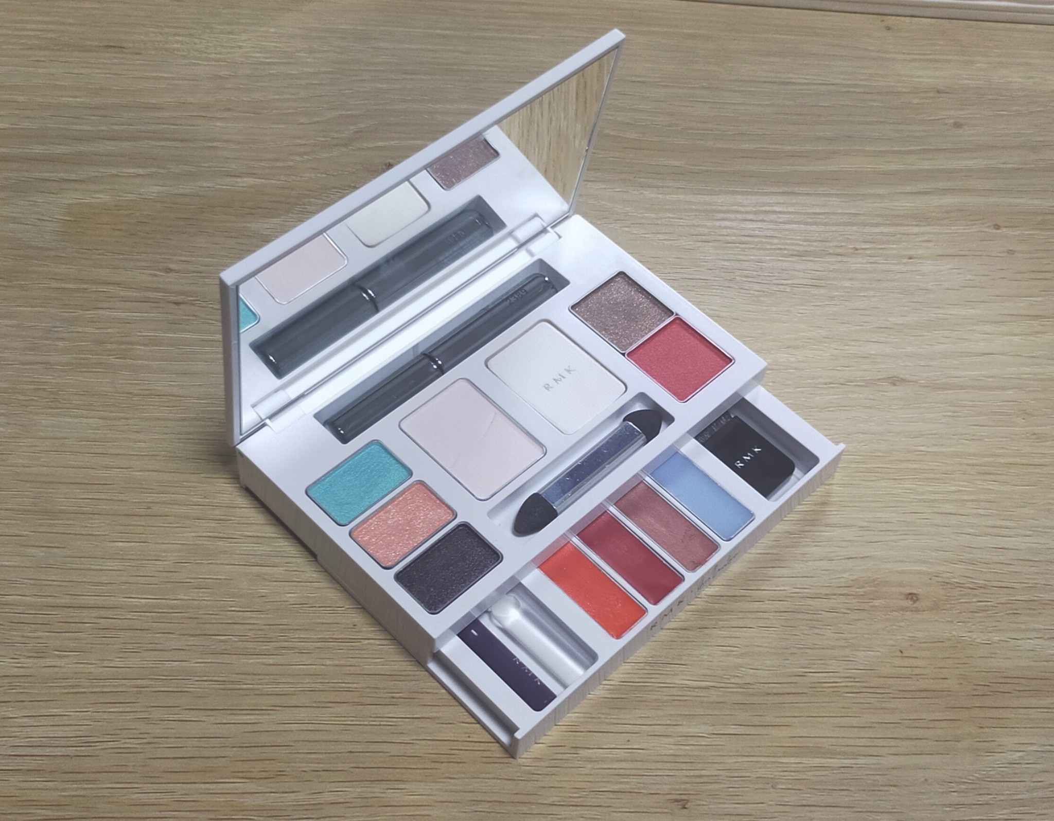 RMK / シルバーミラークローゼットキットの公式商品情報｜美容・化粧品