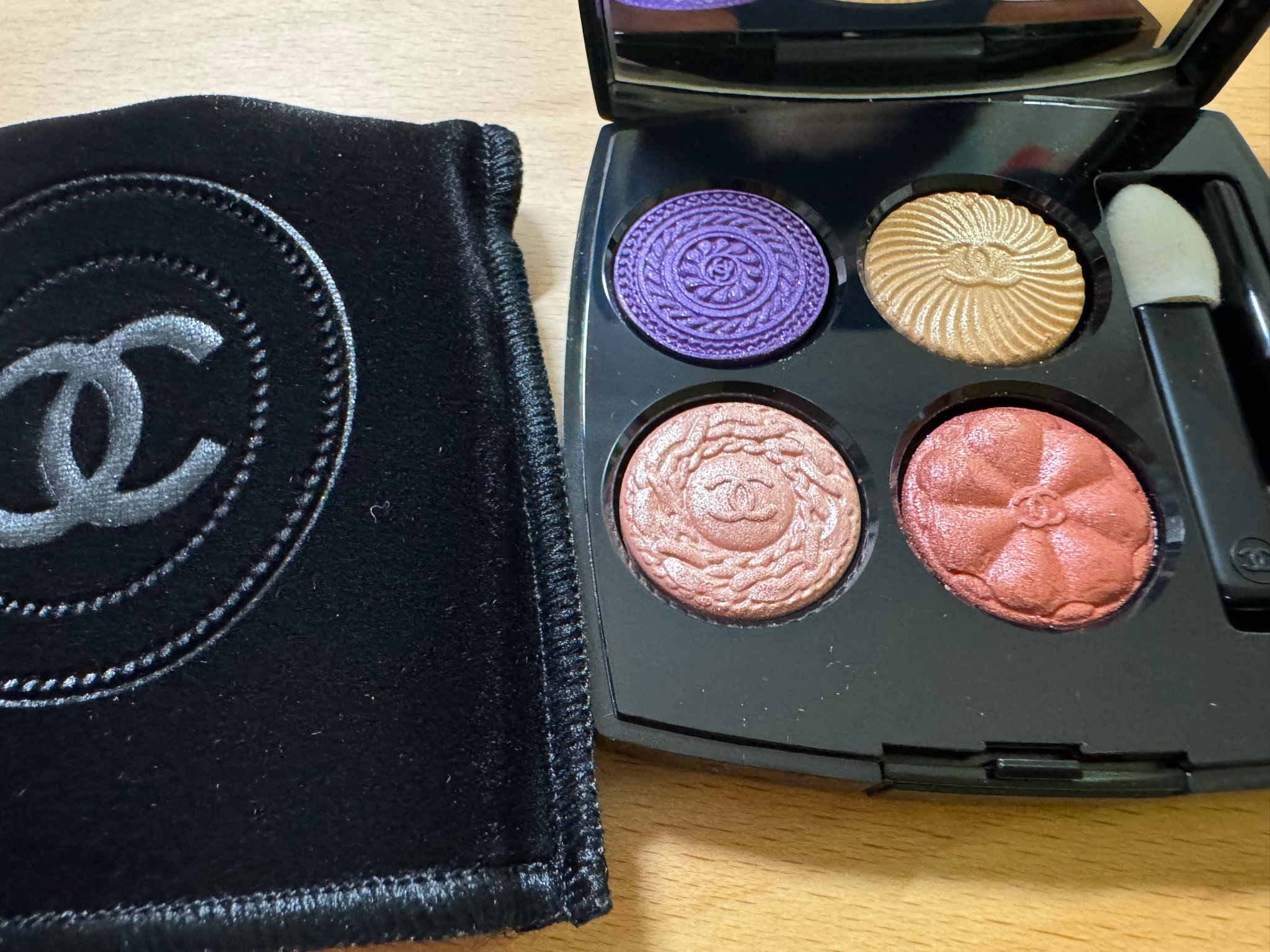 シャネル / レ キャトル オンブル ブトン 239 ブトン バロックの公式