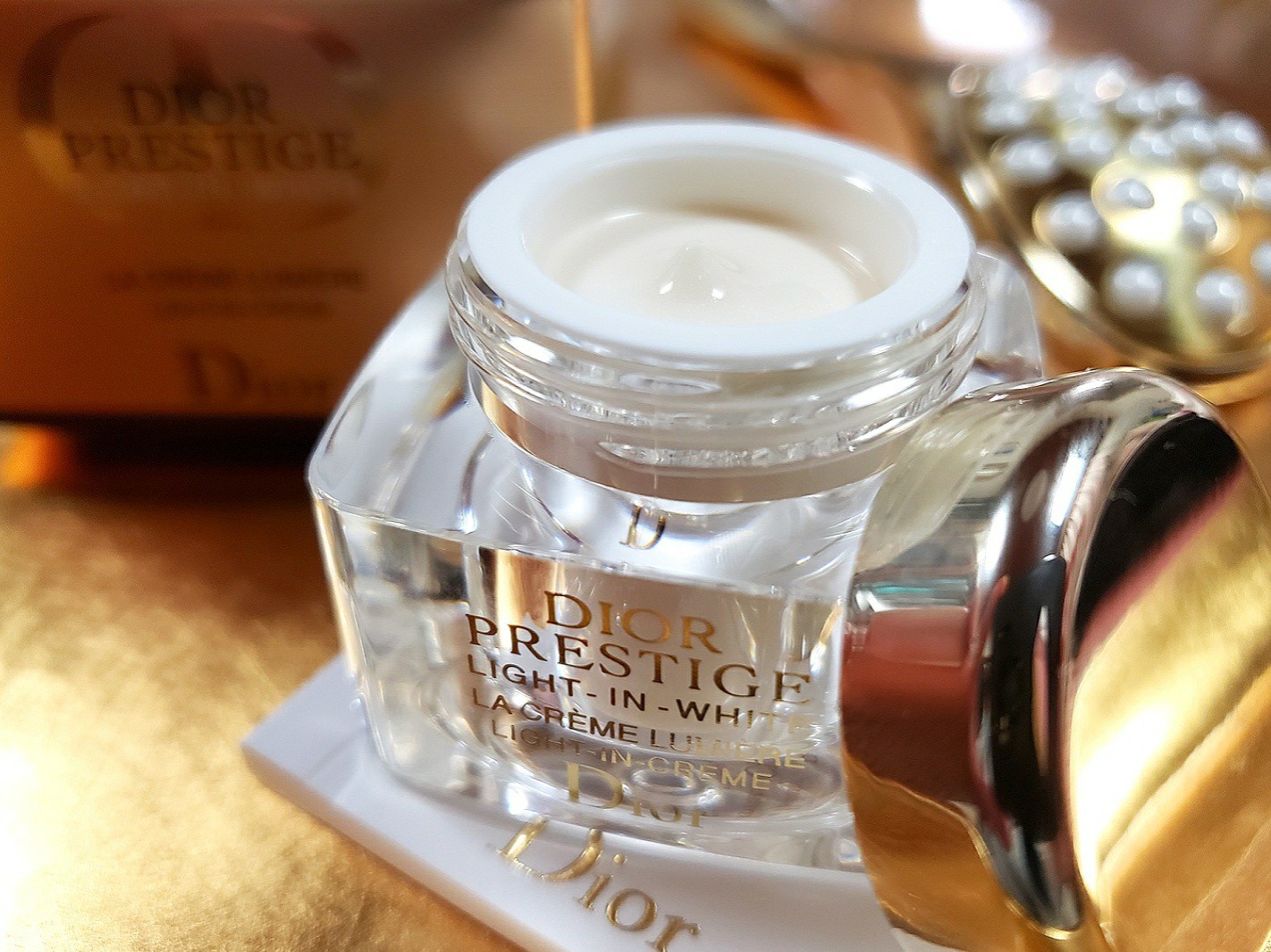 ディオール / プレステージ ホワイト ラ クレーム ルミエールの公式