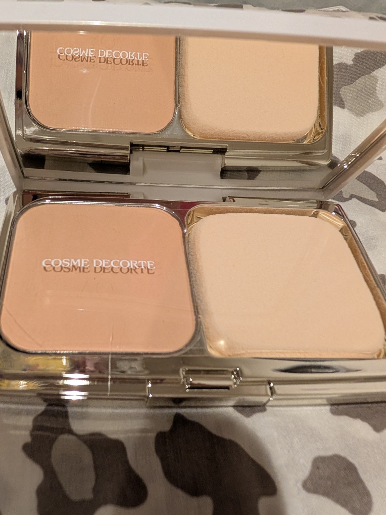 コスメデコルテ / AQ スキン フォルミング パウダーファンデーションの