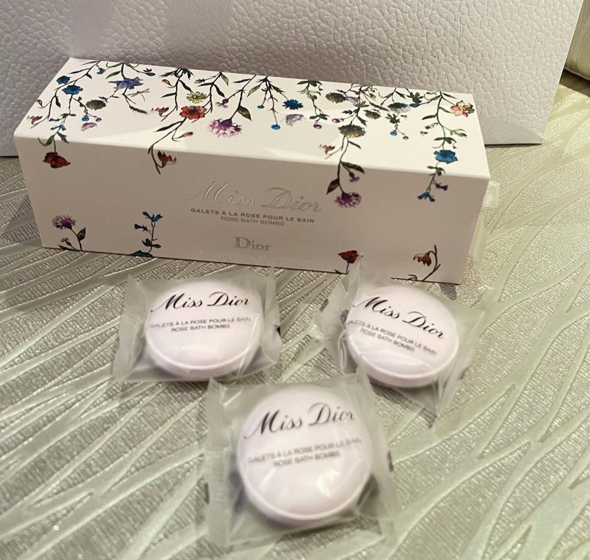 ディオール / ミス ディオール ローズ バスボム 15g×10の公式商品情報