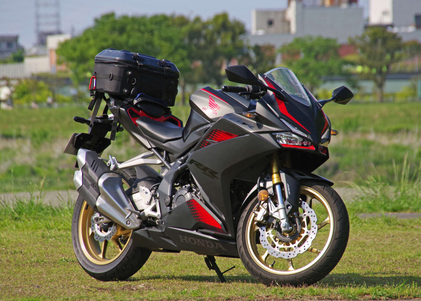 想像以上！ 「CBR250RR」クイックシフター街乗り実験記 - ForR