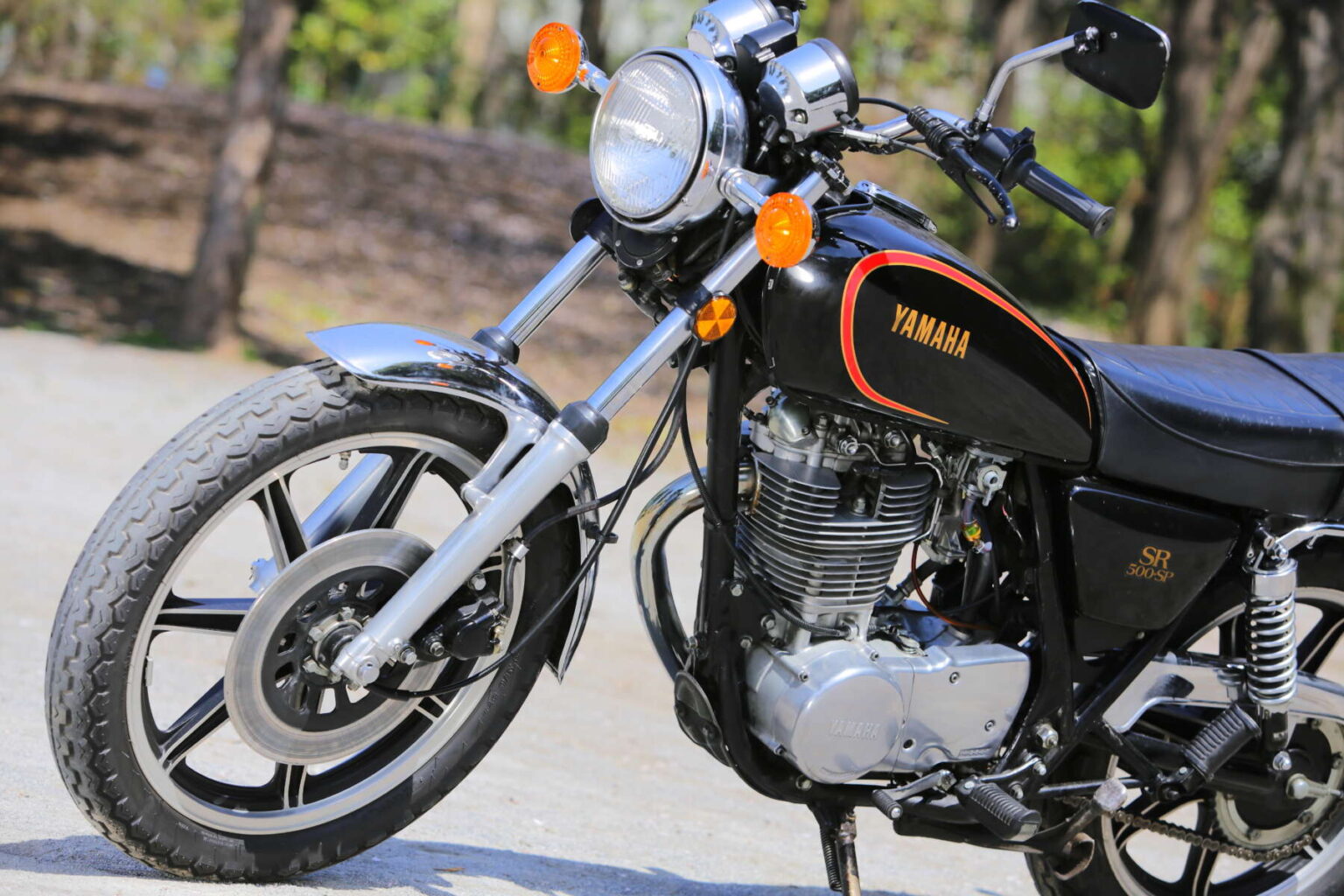 SR400とは似て非なるモデル・YAMAHA SR500の魅力【前編】 - ForR