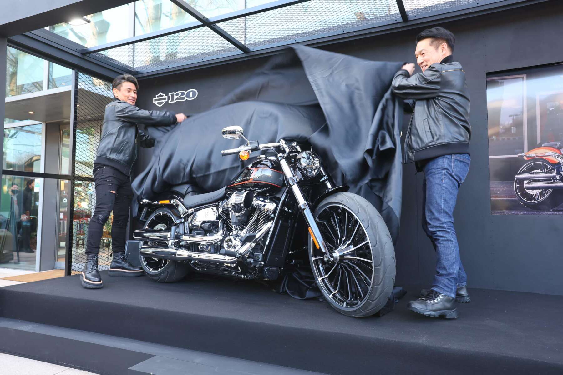 魔裟斗がハーレー ブレイクアウトに乗るため大型二輪免許取得を宣言